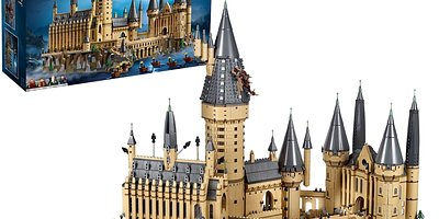 LEGO Harry Potter Hogwarts Castle 71043 Set + Lights + Minifigs